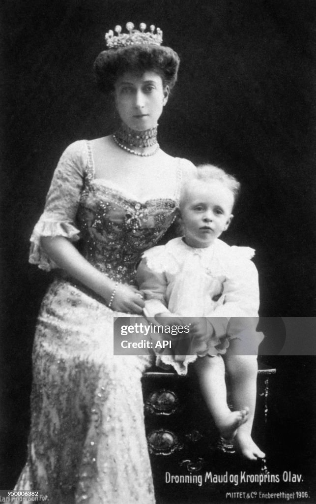 Portraits de la Reine Maud et du Prince héritier Olav de Norvège