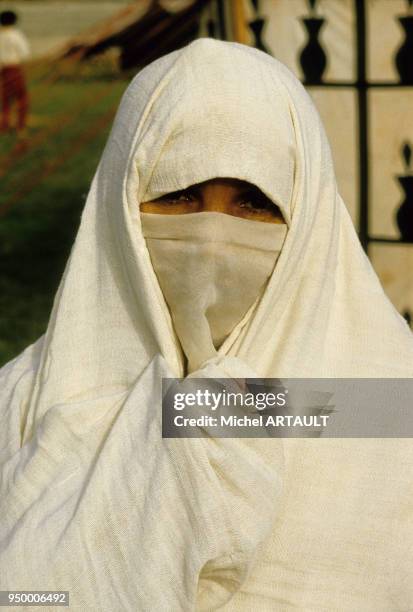 Femme marocaine portant le Niqab en 1977 au Maroc.