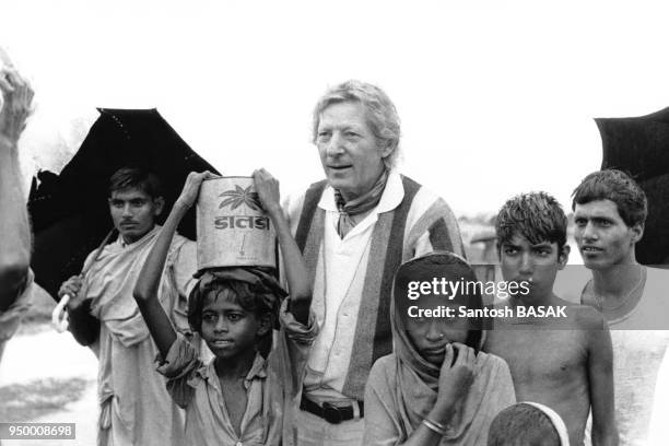 Acteur américain de music-hall Danny Kaye, également représentant de l'UNICEF pour la protection des enfants lors d'un voyage en Inde.