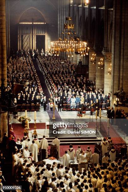 Obsèques nationales du président Georges Pompidou le 6 avril 1974 dans la cathédrale Notre-Dame de Paris en présence de nombreux chefs d'états,...