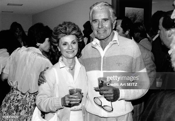 Acteur John Forsythe et sa femme à un tournoi de tennis en 1984 à Palm Beach, Floride, Etats-Unis.