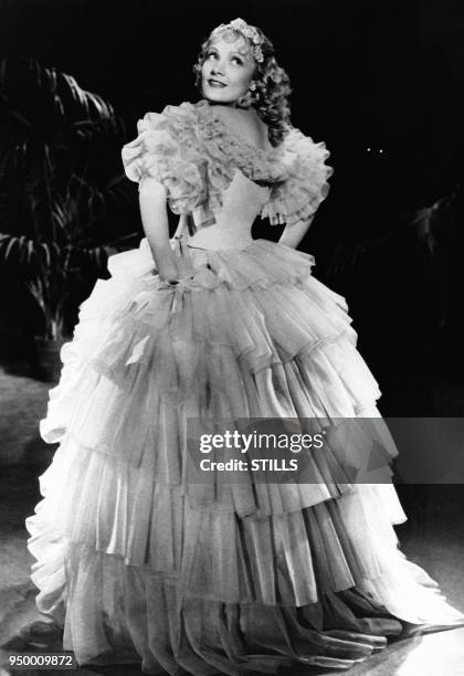 Portrait de Marlène Dietrich en studio dans les années 50. Etats-Unis.