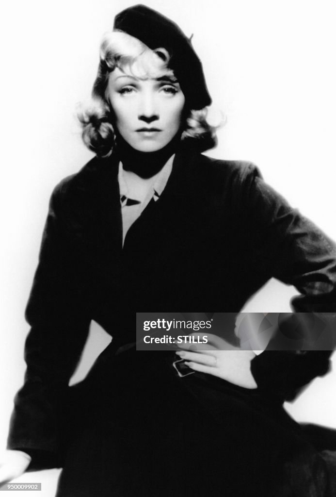 Portrait de Marlène Dietrich en studio dans les années 50