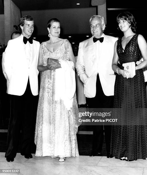 La famille princière de Monaco lors d'un gala, à Monaco, le 5 juillet 1978.