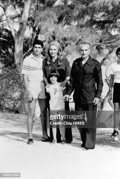 Reza Pahlavi,Farah Palavi et leurs enfants Mohammad et Ali-Reza en exil après leur départ d'Iran, début avril 1979 à Paradise Island aux Bahamas.