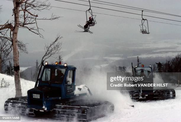 Déneigeuse dans une station de ski en Colombie britannique, mars 1980, Canada.