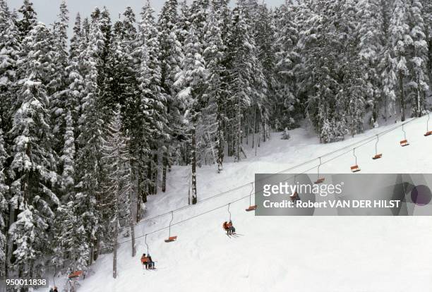 Pistes de ski et téléski en Colombie britannique, en mars 1980, Canada.