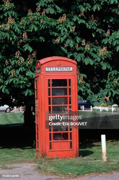 Cabine téléphonique, le 10 juin 1984, à Londres, Royaume-Uni.