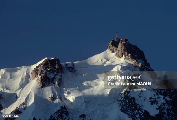 Aiguille du Midi dans le massif du Mont-Blanc en août 1980 dans les Alpes en France.