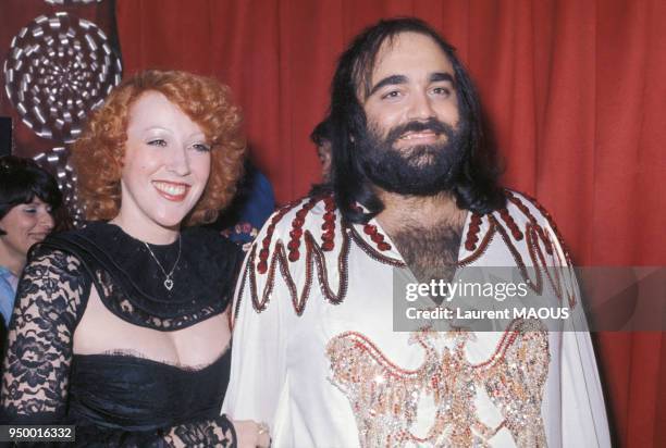 Portrait de Demis Roussos avec son épouse Dominique en mars 1975 en France.