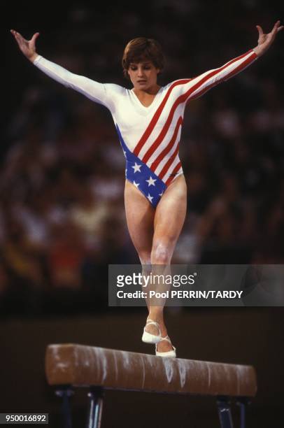 Mary Lou Retton medaillee d'or a l'epreuve du concours multiple individuel de gymnastique lors des Jeux Olympiques de Los Angeles en aout 1984 a Los...