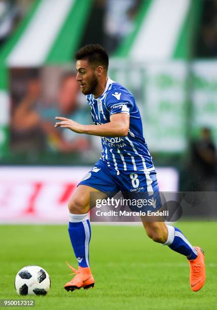 Angel Gonzalez of Godoy Cruz drives the ball during a match between Banfield and Godoy Cruz as part of Argentina Superliga 2017/18 at Florencio Sola...