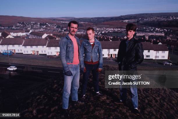 Trois frères au chômage circa 1980 au Pays de Galles au Royaume-Uni.