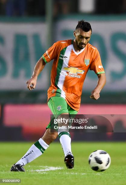 Jesus Datolo of Banfield kicks the ball during a match between Banfield and Godoy Cruz as part of Argentina Superliga 2017/18 at Florencio Sola...