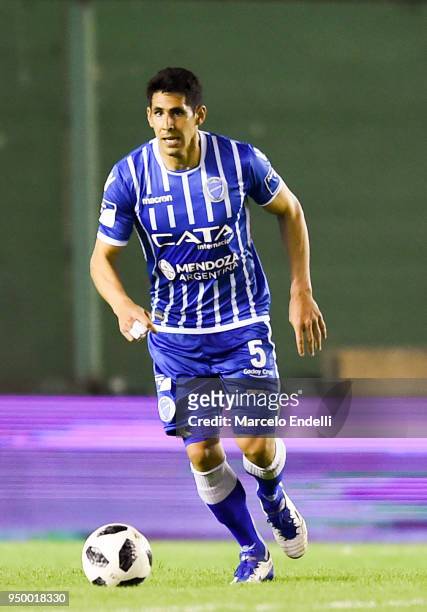 Diego Viera of Godoy Cruz drives the ball during a match between Banfield and Godoy Cruz as part of Argentina Superliga 2017/18 at Florencio Sola...