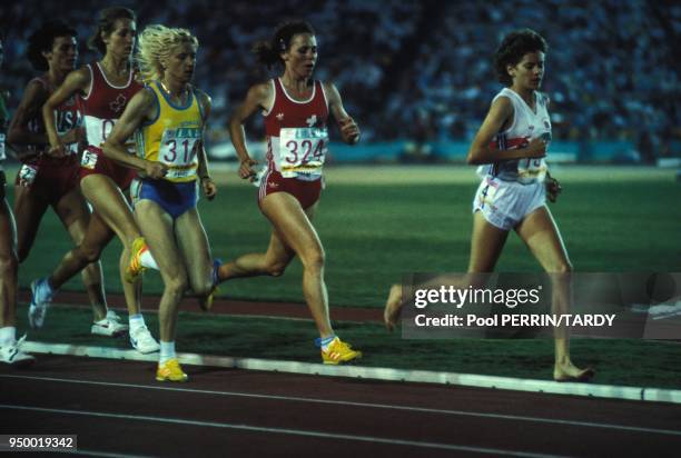 Zola Budd dans l'epreuve du 3000 metres lors des Jeux Olympiques de Los Angeles en aout 1984 a Los Angeles, Etats-Unis.