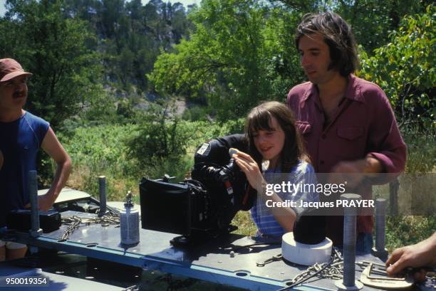 Mara Goyet et Jacques Doillon sur le tournage du film de Jacques Doillon 'La vie de famille' en juillet 1984 en France.