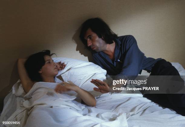 Juliette Binoche sur le tournage du film de Jacques Doillon 'La vie de famille' en juillet 1984 en France.