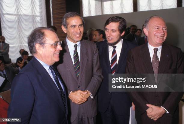 Pierre Bérégovoy, Paul Quilès, Jean Auroux et Marceau Long lors de la signature du contrat de plan 1984-1985 le 11 octobre 1984 à Paris, France.