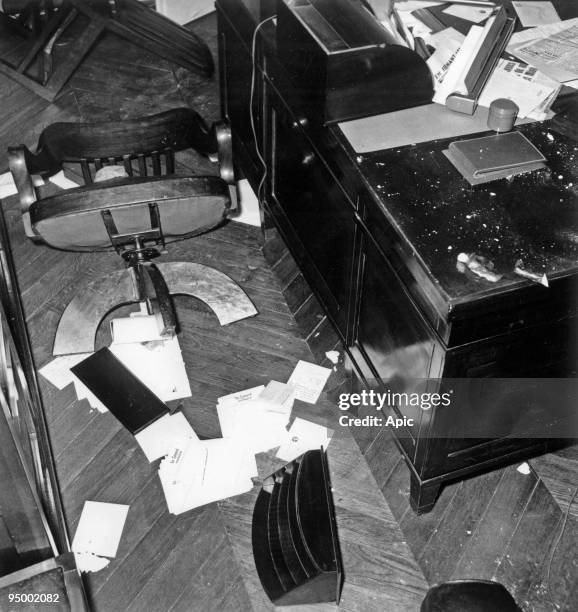 Head office of french satirical paper 'Le Canard Enchaine' vandalized, january 11, 1956