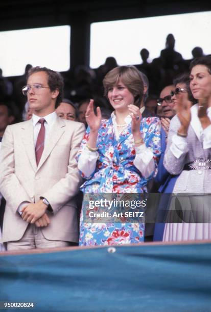 Le prince Albert de Monaco et Diana Spencer lors du tournoi de tennis de Wimbledon en juillet 1981 à Londres, Royaume-Uni.