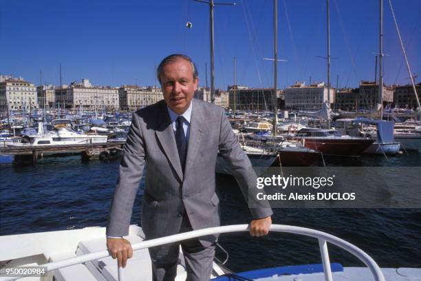 Jean-Claude Gaudin sur un bateau dans le Vieux-Port de Marseille le 8 août 1985, France.