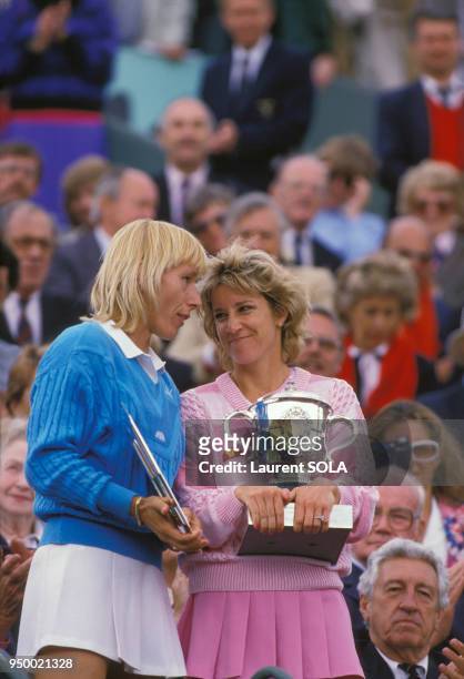 Portrait des joueuses de tennis américaines Chris Evert et Martina Navratilova lors de la finale de Roland-Garros le 7 juin 1986 à Paris, France.