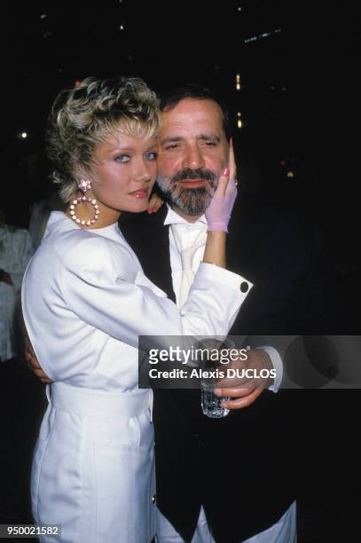 Jean Yanne et Mimi Coutelier lors d'une soirée en avril 1985 à Paris, France.