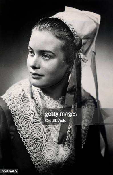 Woman wearing traditionnal lace headgear of Plougastel Daoulas , 1953