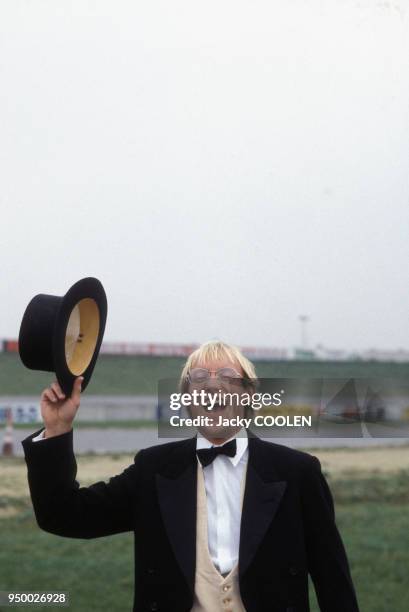 Laurent Fignon lors d'une émission de télévision le 12 octobre 1984 à Paris, France.