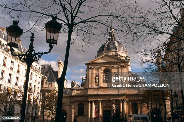 Place de la Sorbonne, quartier latin.