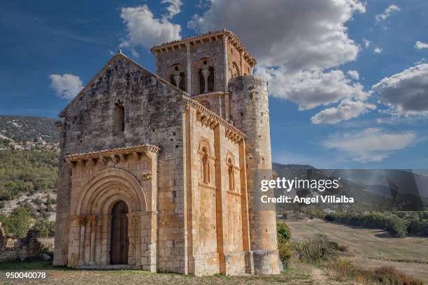 hermitage of san pedro de tejada - ロマネスク ストックフォトと画像