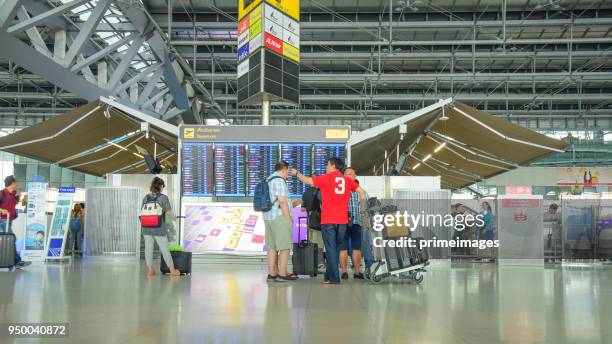 aeroporto internazionale di suvarnabhumi bangkok thailandia - aeroporto di suvarnabhumi foto e immagini stock