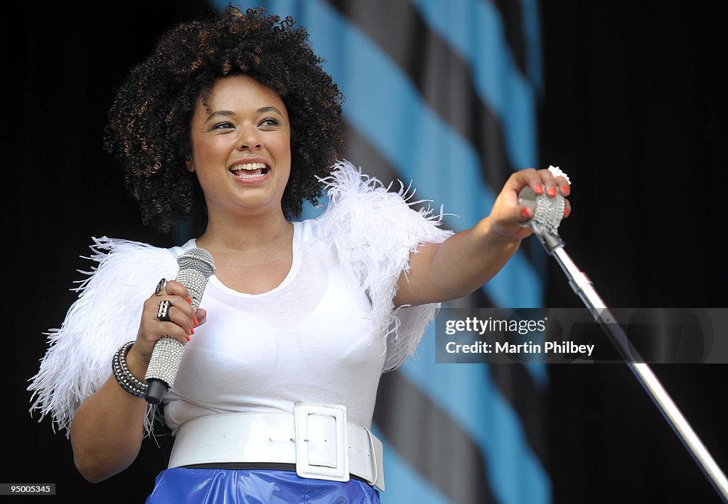 Sneaky Sound System At Big Day Out