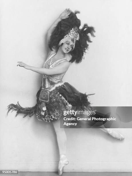 Russian ballerina Tamara Karsavina in costume for 'The Firebird', 1910. The music was by Igor Stravinsky and choreography by Michel Fokine.