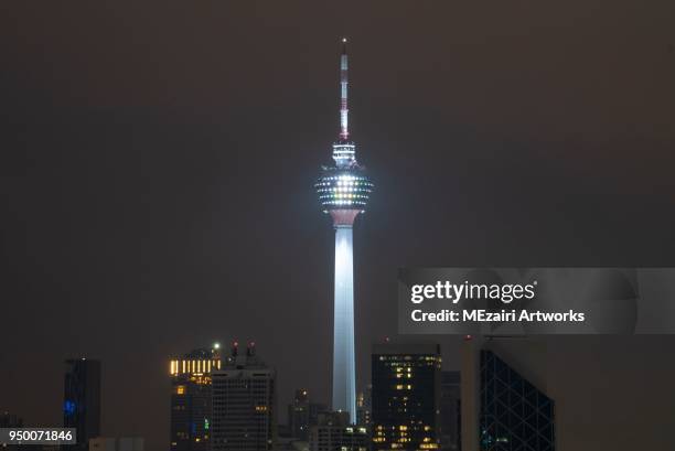 kl tower in blue hour dawn - menara kuala lumpur tower stockfoto's en -beelden