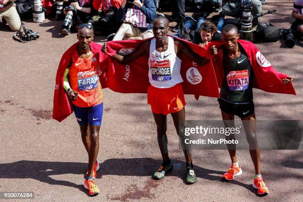 Mo Farrah from Great Britain , Eliud KIPCHOGE from Kenia , Tola Shula KITATA from Ethiopia pose in front of reporters at the finish line during the...