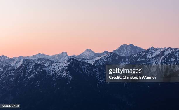 bayerische alpen - horizont stock-fotos und bilder