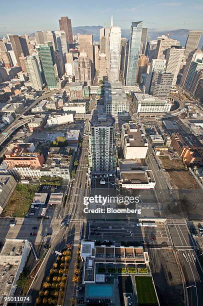 Buildings stand along the skyline of San Francisco, California, U.S., as seen from the One Rincon Hill apartment complex on Friday, Dec. 18, 2009....