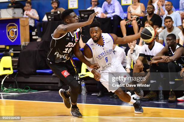 Travis Leslie of Levallois and Jacques Alingue of Dijon during the Jeep Elite match between Levallois Metropolitans and Dijon at Salle Marcel Cerdan...