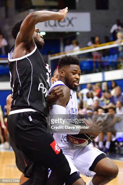 Travis Leslie of Levallois tries to fight his way through during the Jeep Elite match between Levallois Metropolitans and Dijon at Salle Marcel...
