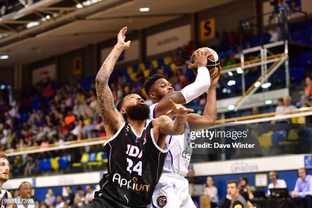 Travis Leslie of Levallois and Ryan Pearson of Dijon during the Jeep Elite match between Levallois Metropolitans and Dijon at Salle Marcel Cerdan on...