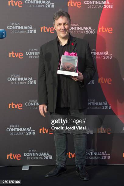 Carlos Zafon receives his award during Premios continuara event at Hotel Casa Fuster on April 22, 2018 in Barcelona, Spain.