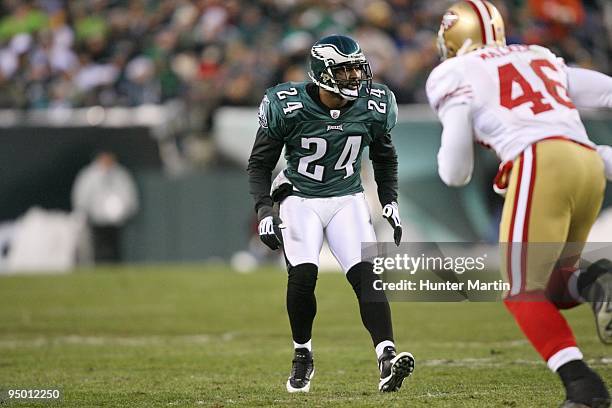 Cornerback Sheldon Brown of the Philadelphia Eagles drops back into pass coverage during a game against the San Francisco 49ers on December 20, 2009...