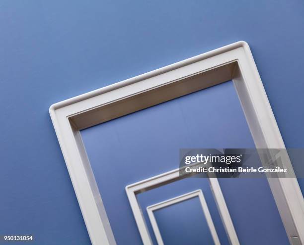 white doorframes on blue wall - christian beirle fotografías e imágenes de stock