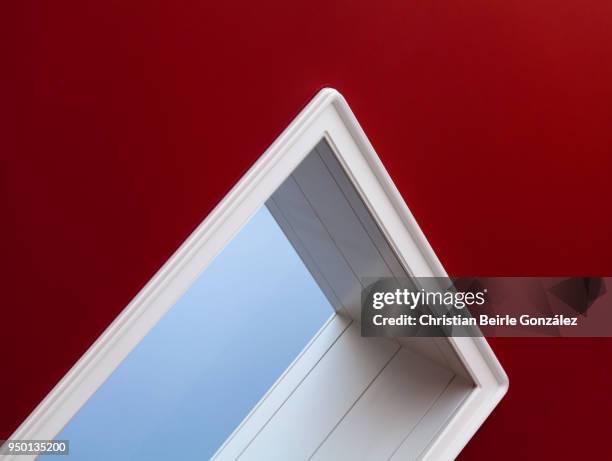 white doorframe on red and blue wall - christian beirle fotografías e imágenes de stock