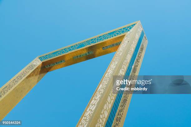 het dubai frame het platform meesterwerk in faisal park, dubai, verenigde arabische emiraten - dubai frame stockfoto's en -beelden