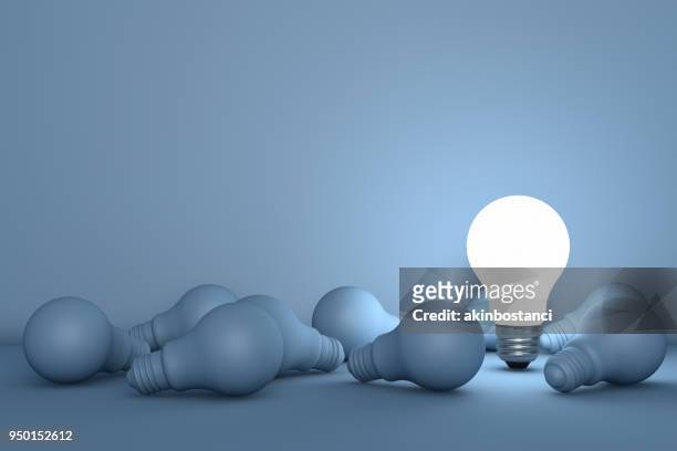 glühbirnen - light bulb idea stock-fotos und bilder