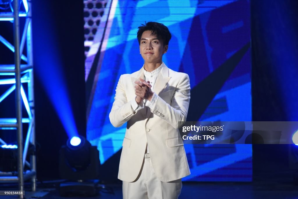 Lee Seung-gi held fans meeting conference at TICC