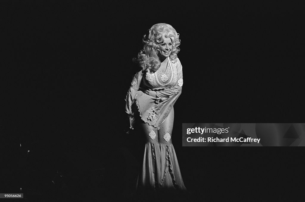 Dolly Parton Performs Live